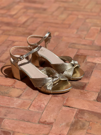 Gloria™ | Sandalias Doradas de Tiras