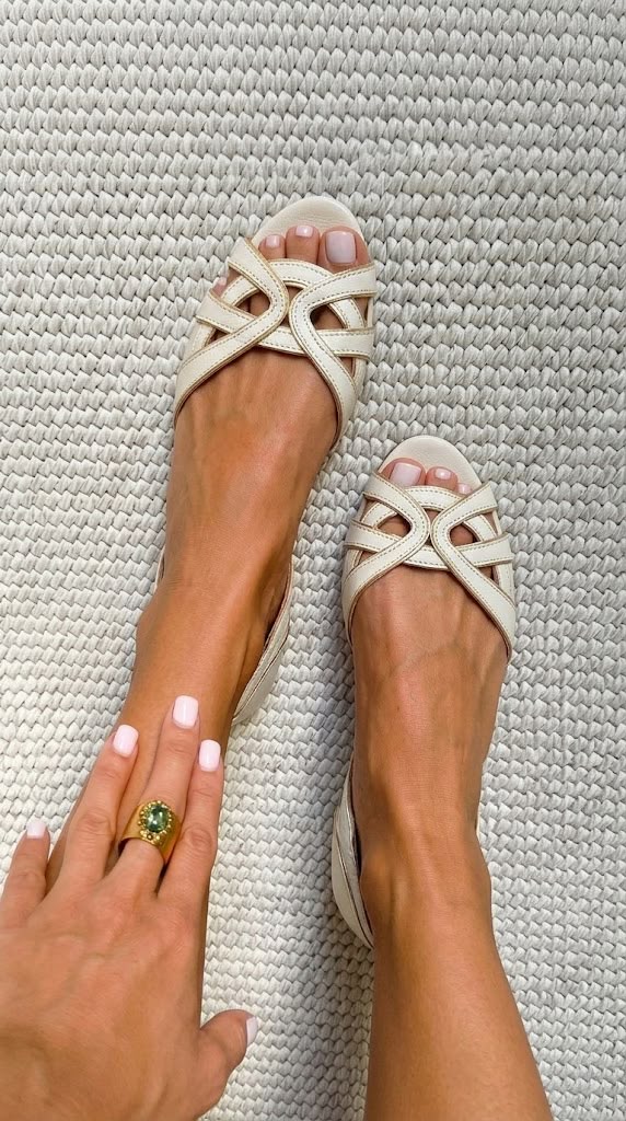 Ainoa™ | Sandalias Trenzadas Crema Elegante