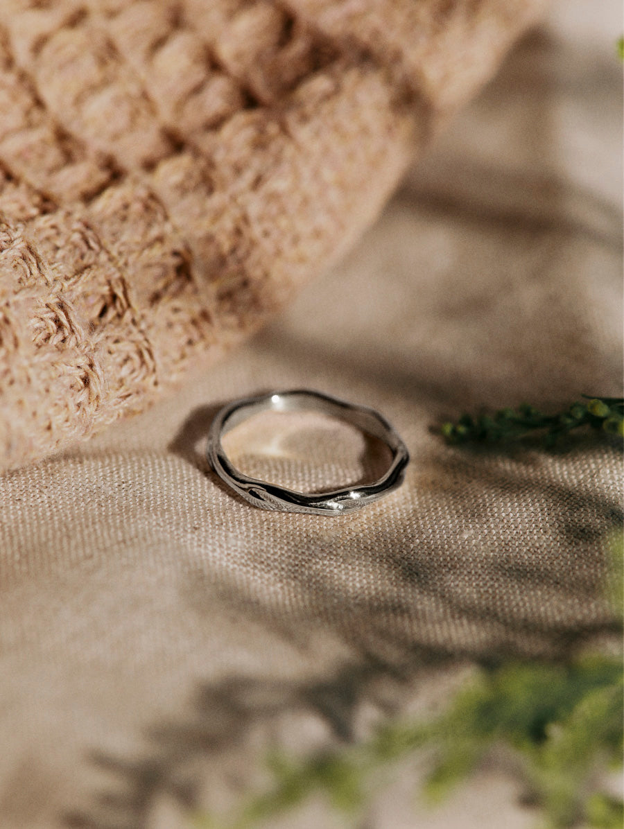 María Verdad™ | Anillo Clásico de Onda