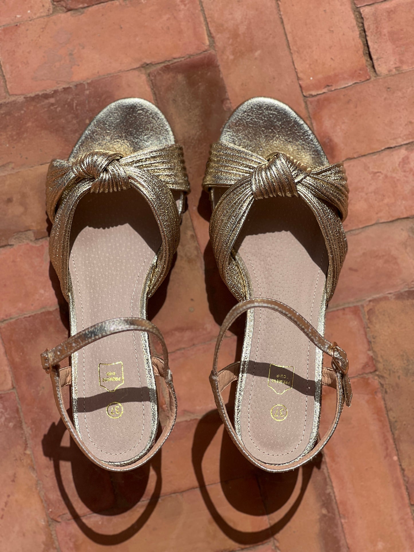 Gloria™ | Sandalias Doradas de Tiras