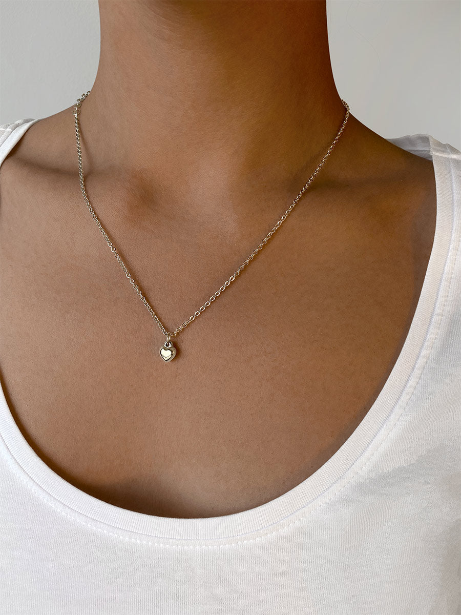 María Lorea™ | Collar con colgante de corazón de alivio