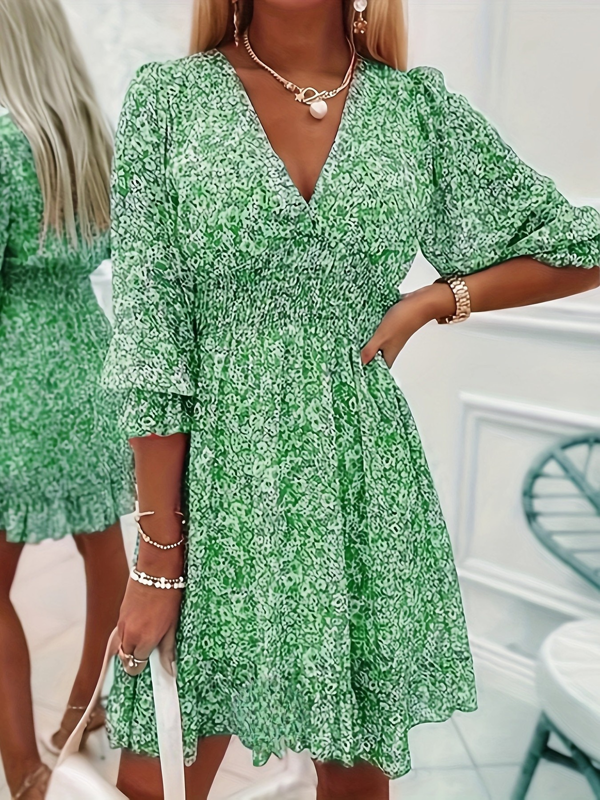 Delfina™ | Vestido Corto de Rayas con Flores