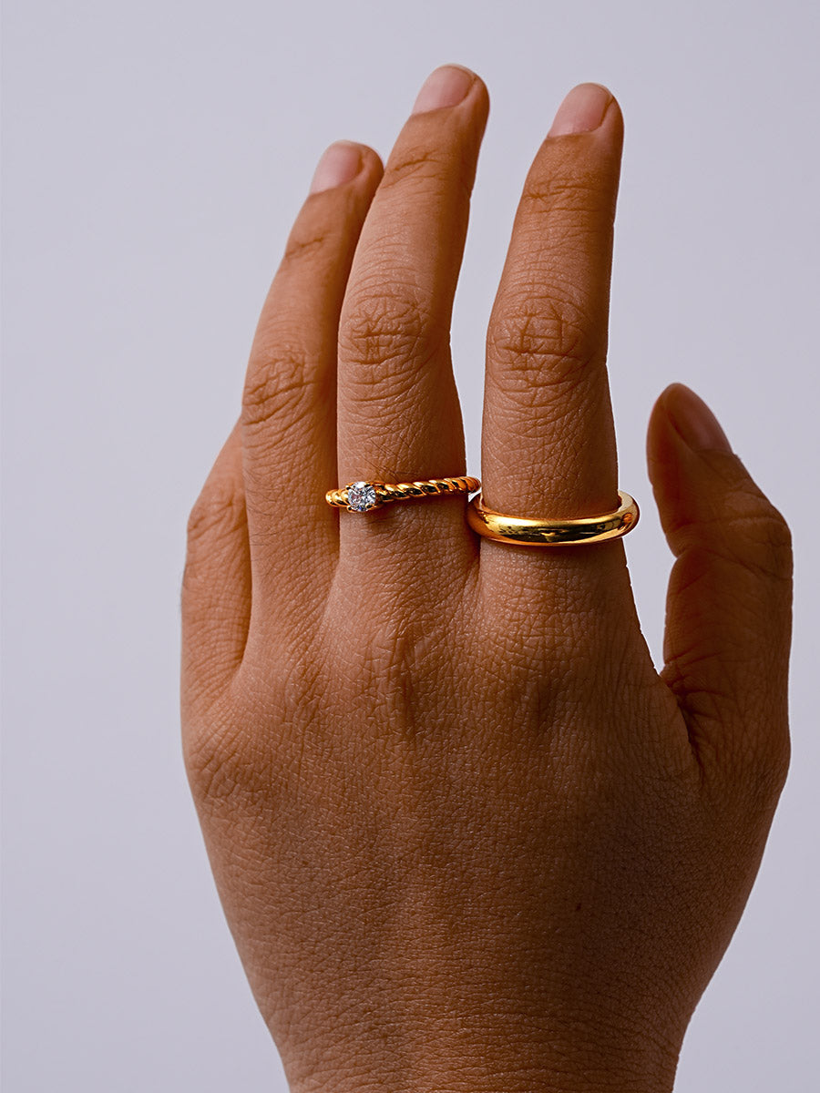 María Anais™ | Anillo Clásico Ultra-Liso