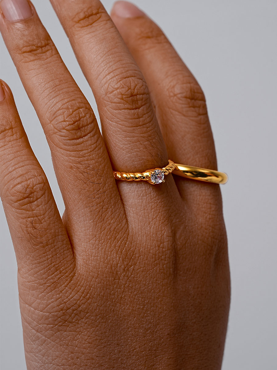 María Anais™ | Anillo Clásico Ultra-Liso