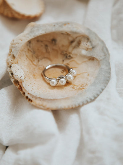 María Lealtad™ | Anillo de Perla Elegante