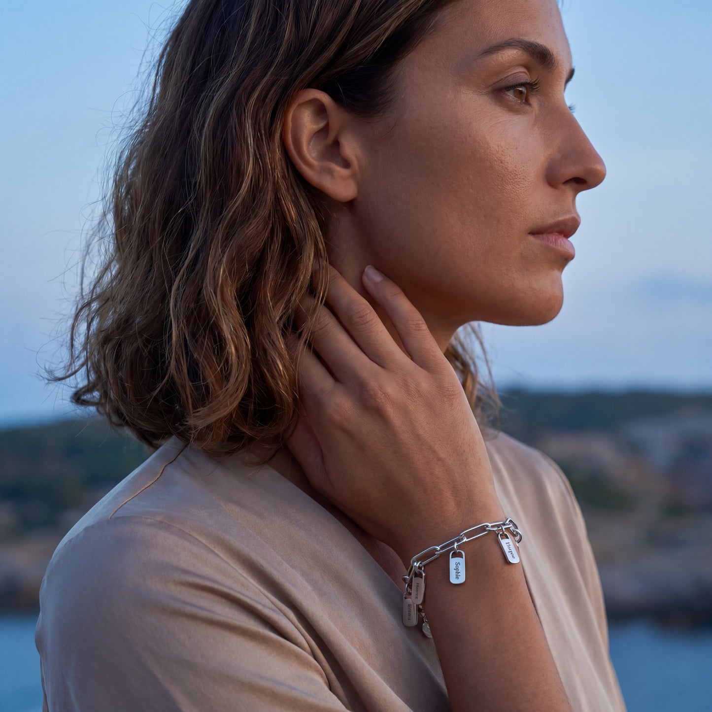 Regina™ | Bracelet personnalisé avec plaques gravées