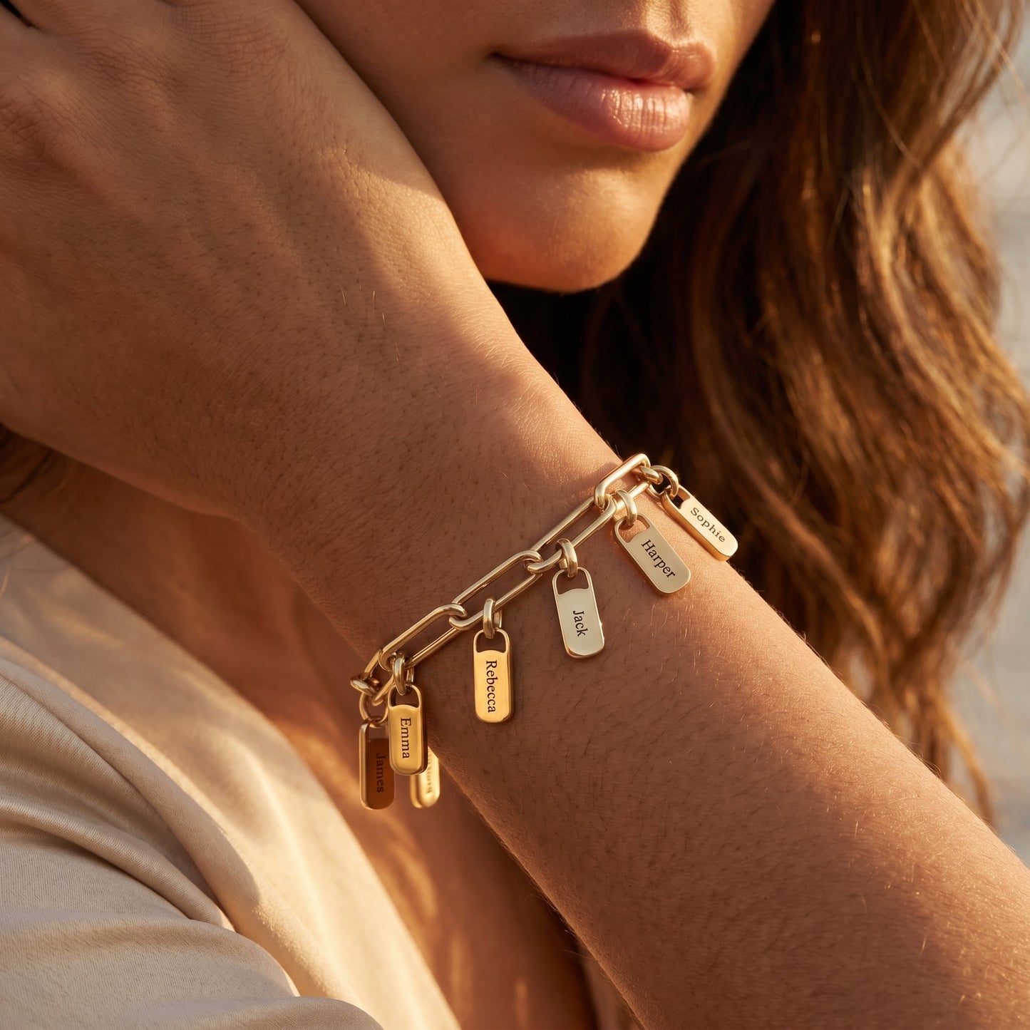 Regina™ | Bracelet personnalisé avec plaques gravées