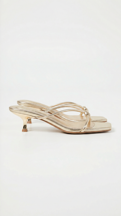 María Aura™ | Sandalias con tacón Christina y detalle de nudo