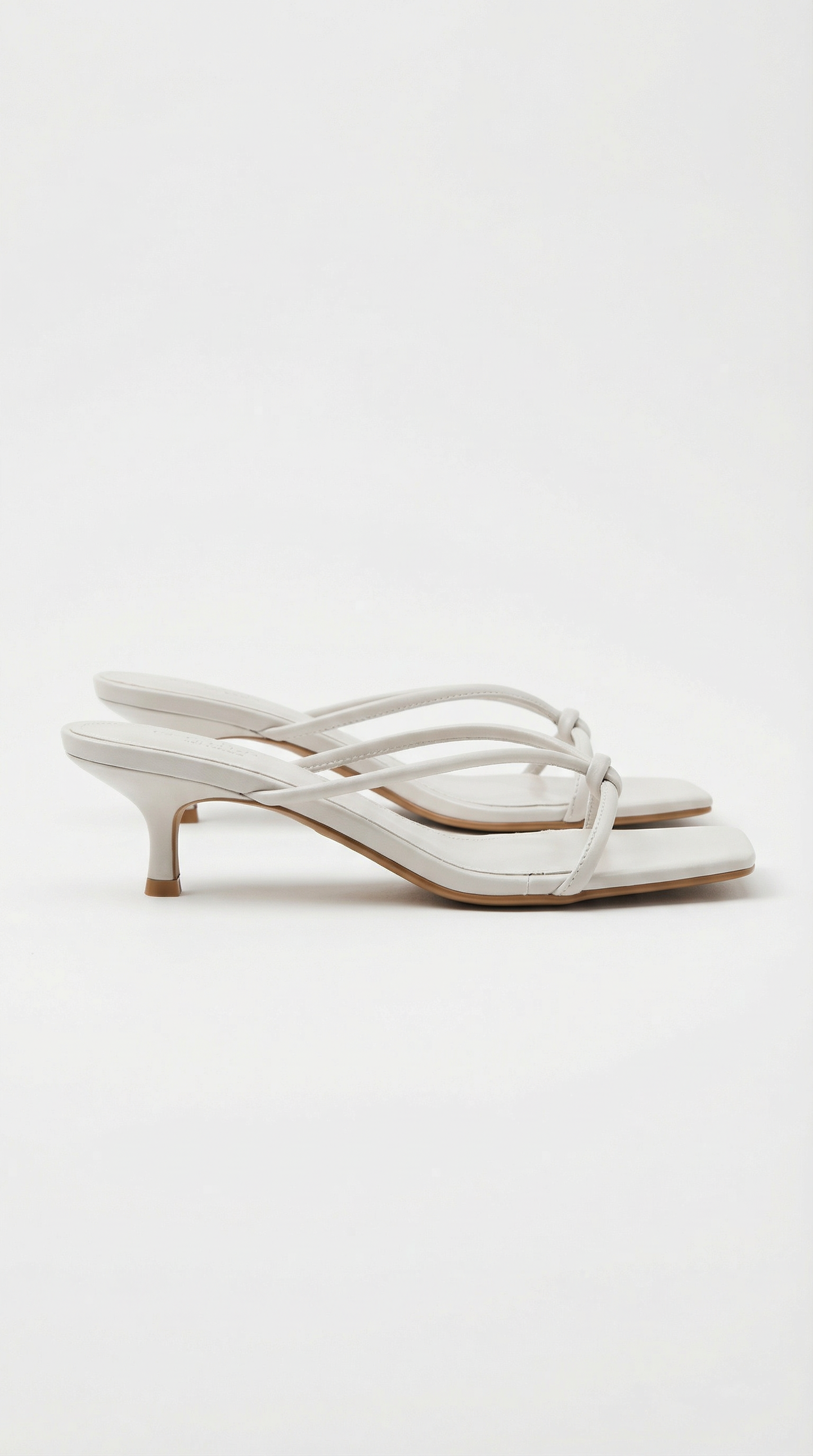 María Aura™ | Sandalias con tacón Christina y detalle de nudo