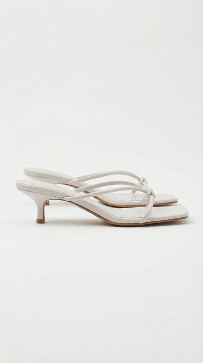 María Aura™ | Sandalias con tacón Christina y detalle de nudo