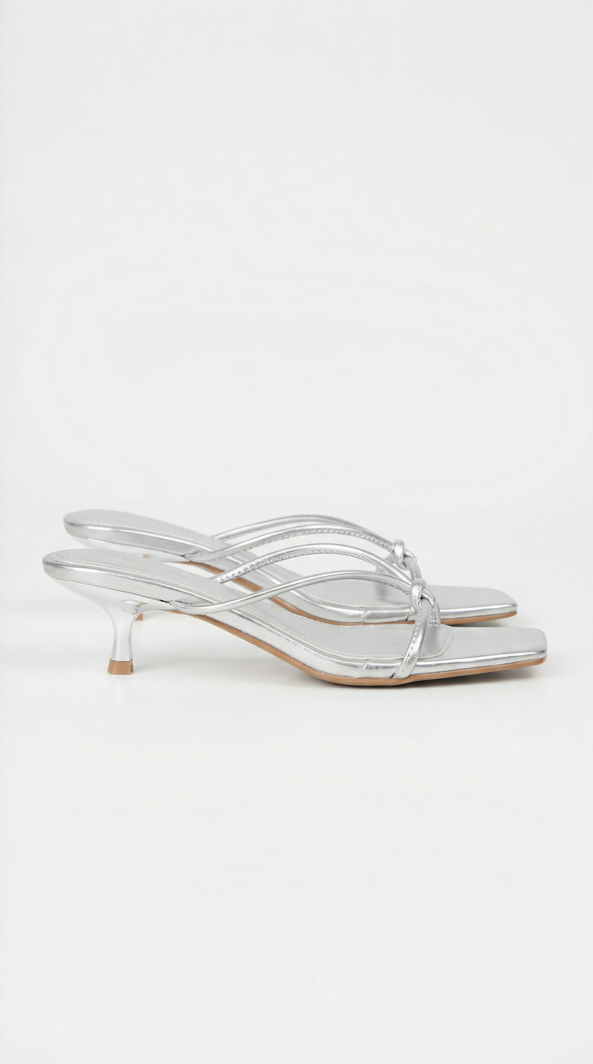 María Aura™ | Sandalias con tacón Christina y detalle de nudo