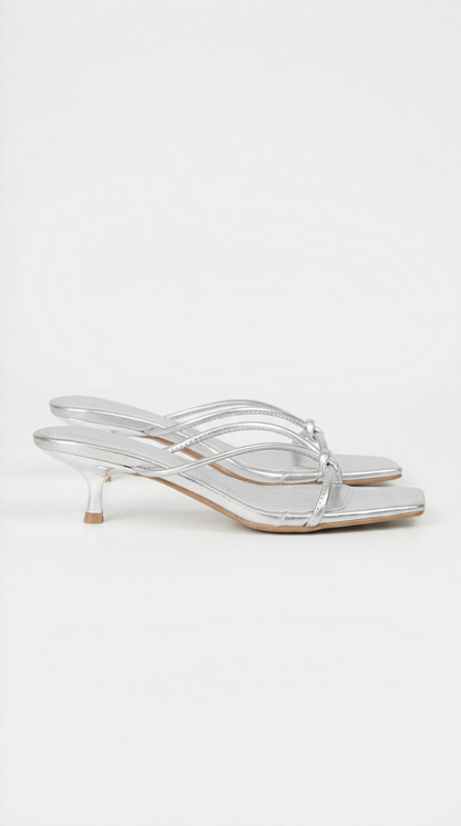 María Aura™ | Sandalias con tacón Christina y detalle de nudo