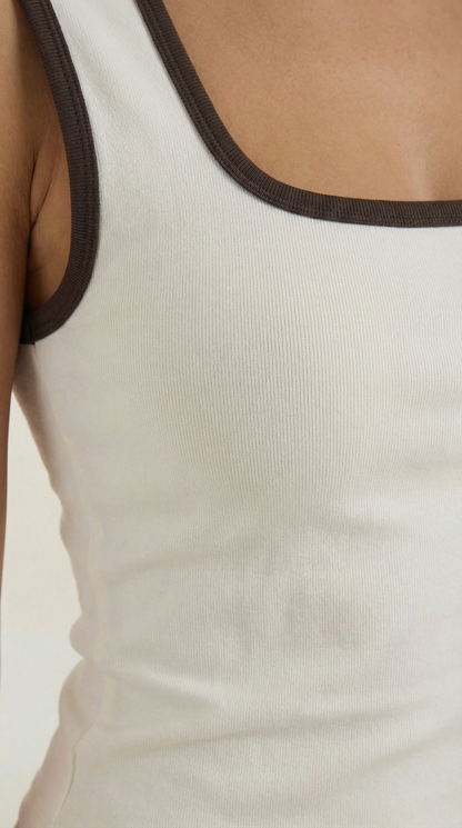 Paula Engracia™ | Top con escote en forma de cuadrado