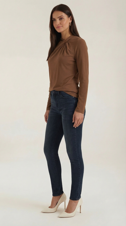 Chloé Silvia™ | Blusa con cuello mock y lazo