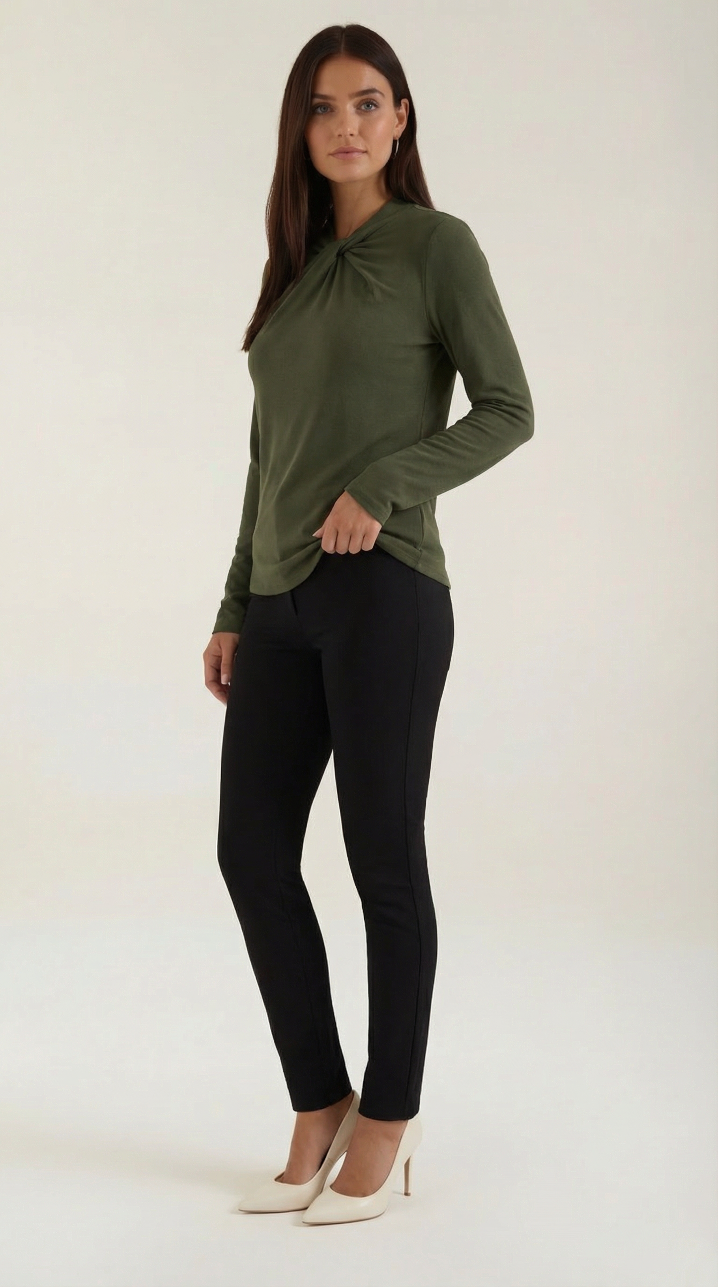 Chloé Silvia™ | Blusa con cuello mock y lazo