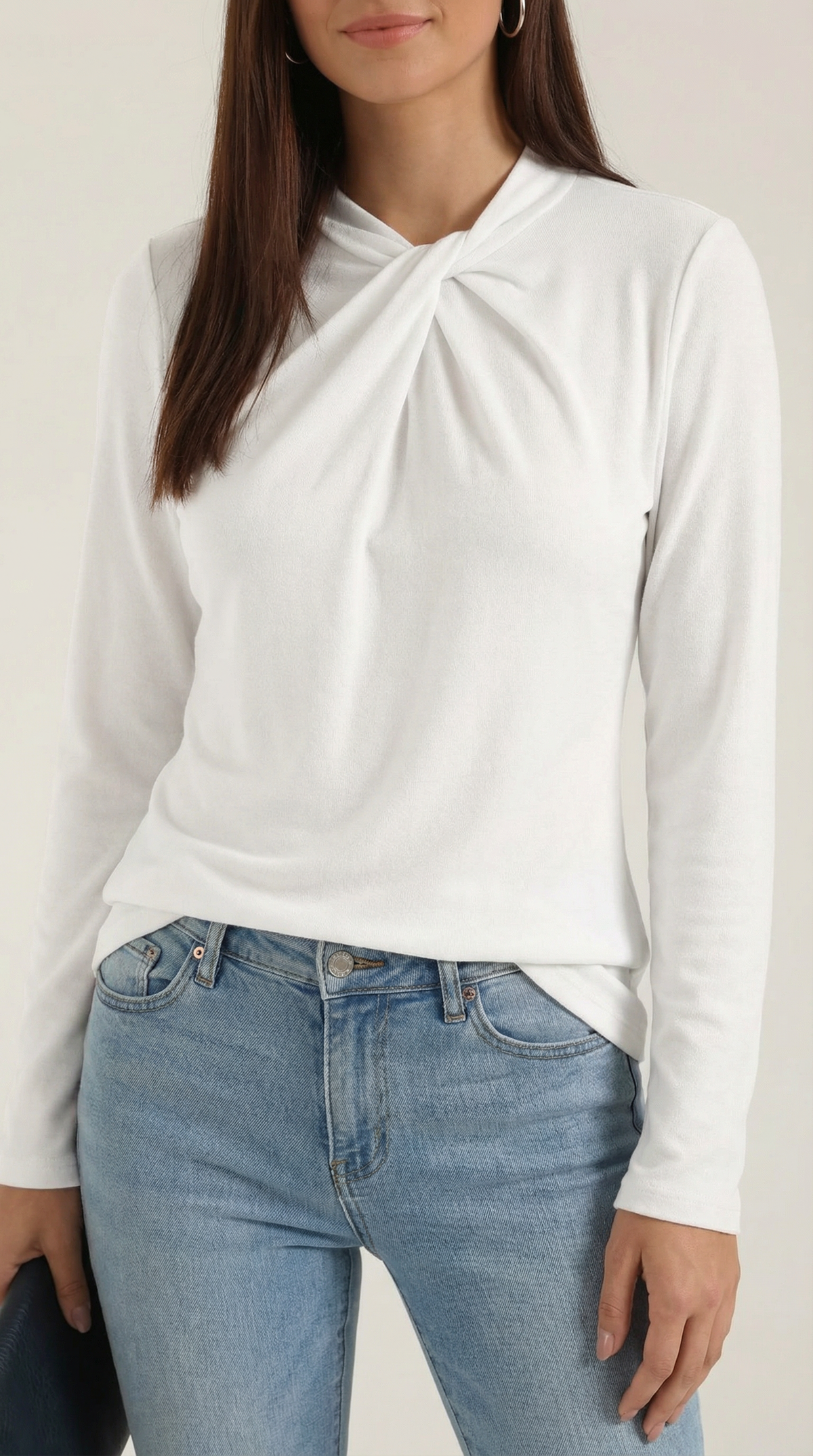 Chloé Silvia™ | Blusa con cuello mock y lazo