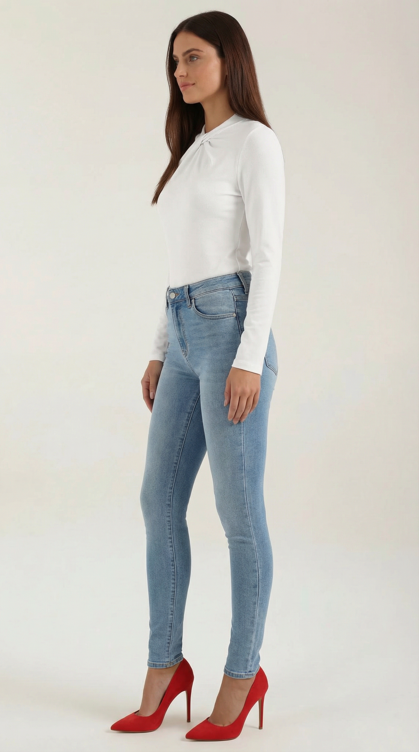 Chloé Silvia™ | Blusa con cuello mock y lazo