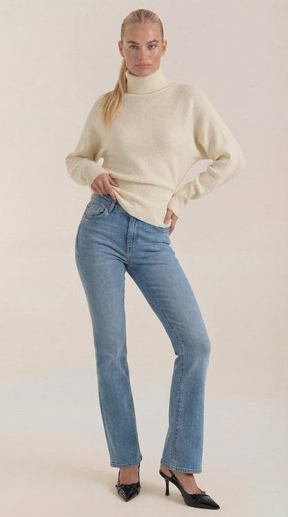 Ainara Elidia™ | Suéter de Cuello Alto con Textura Acanalada