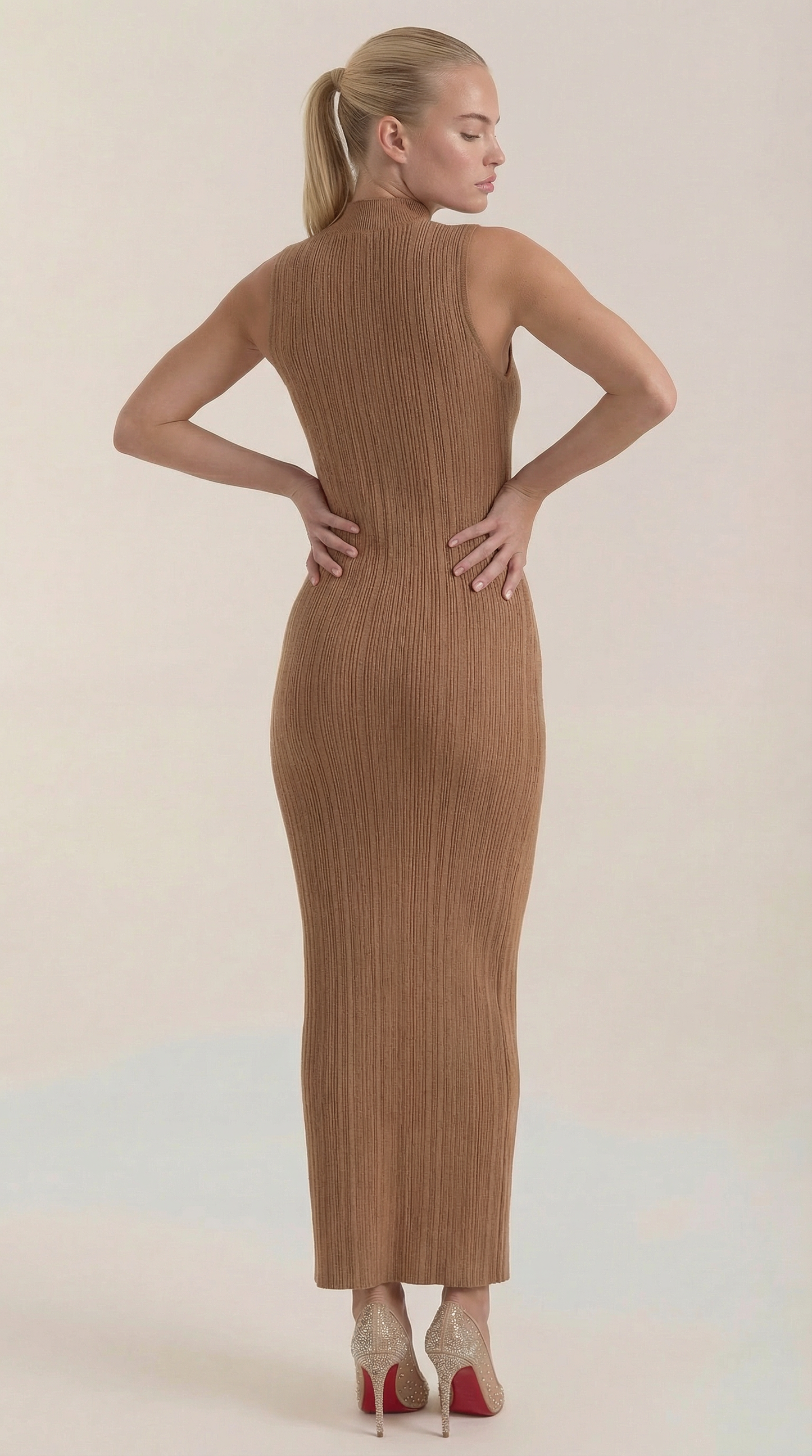 Ana Nieves™ | Vestido Sonia midi ajustado de cuello alto