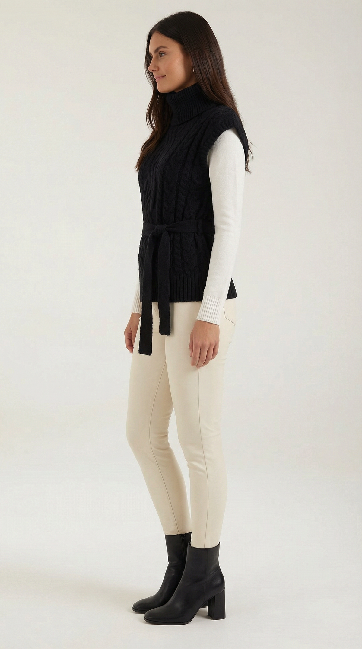 Estibaliz Nala™ | Chaleco de punto trenzado con cuello alto