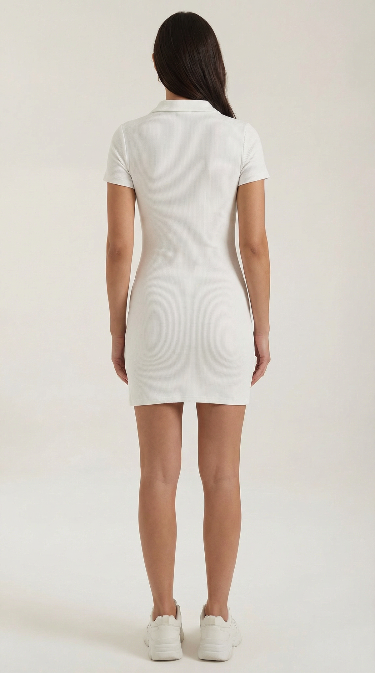 Silvia Léonie™ | Vestido Corto Ceñido de Zara