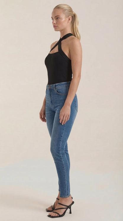 Tania Ivy™ | Top Halter con Tirantes en X