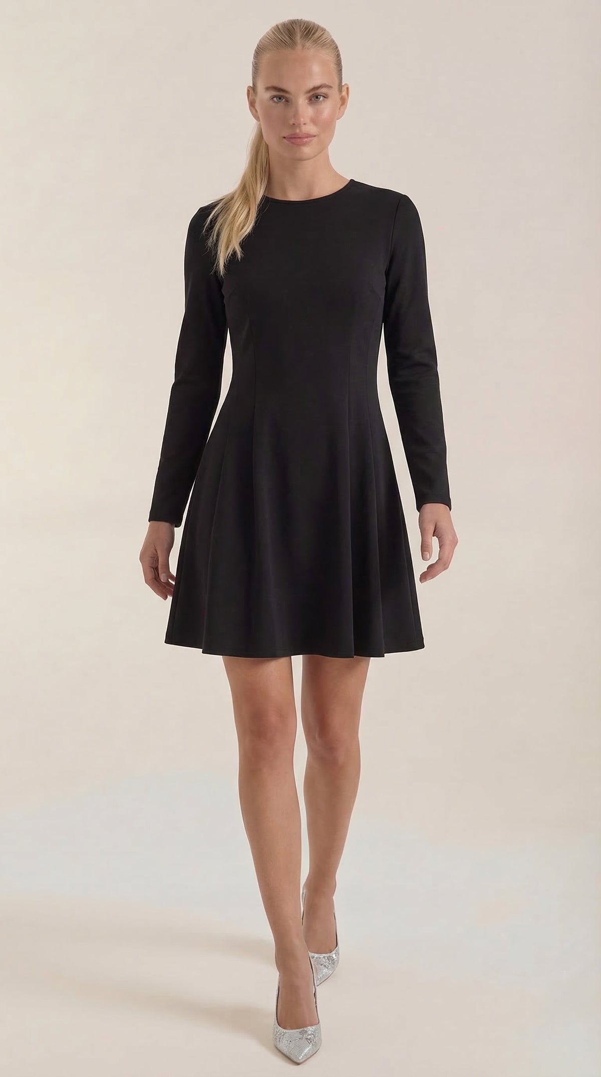 Ana Salomé™ | Vestido Corto de Manga Larga Ébano