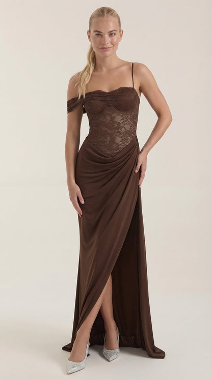 Rosa Rocío™ | Giselle: Vestido Largo de Encaje con Corsé y Hombro Descubierto