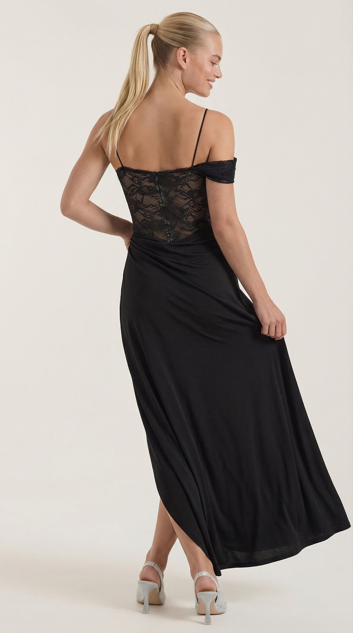 Rosa Rocío™ | Giselle: Vestido Largo de Encaje con Corsé y Hombro Descubierto