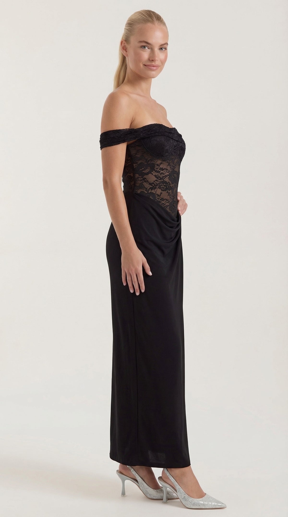 Rosa Rocío™ | Giselle: Vestido Largo de Encaje con Corsé y Hombro Descubierto