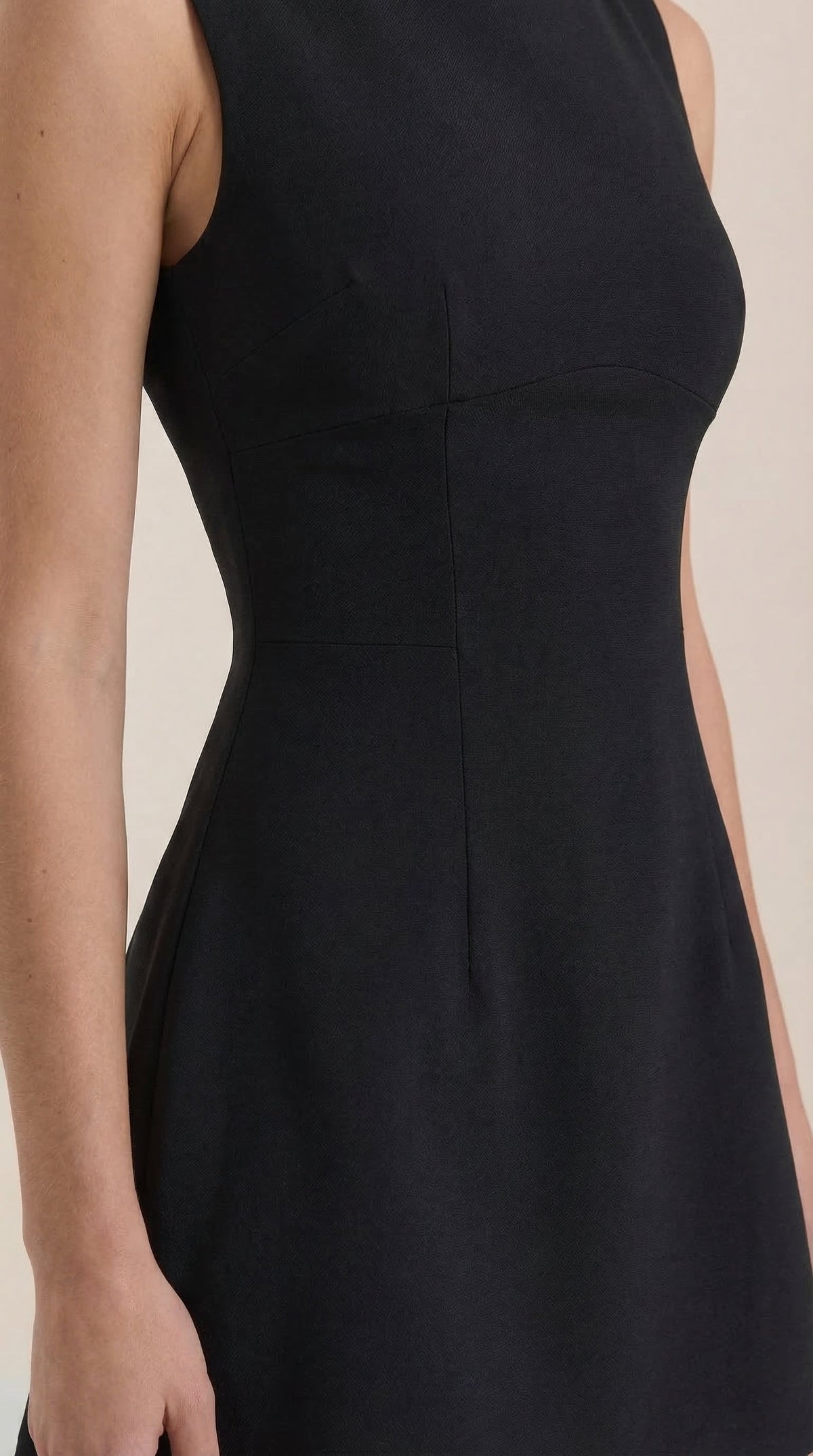 Ana Marlén™ | Vestido Corto Helga con Escote Barco