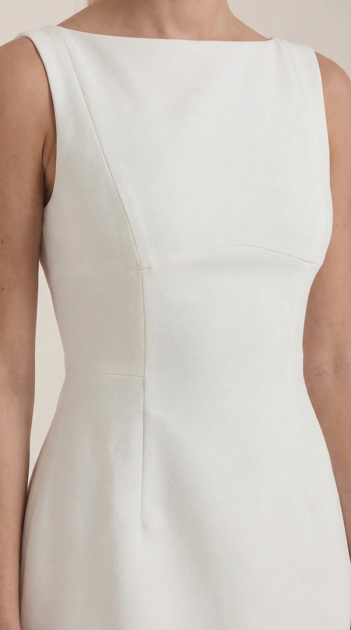 Ana Marlén™ | Vestido Corto Helga con Escote Barco