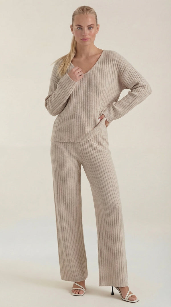 Ana Lía™ | Conjunto de Punto Matilda con Escote en V