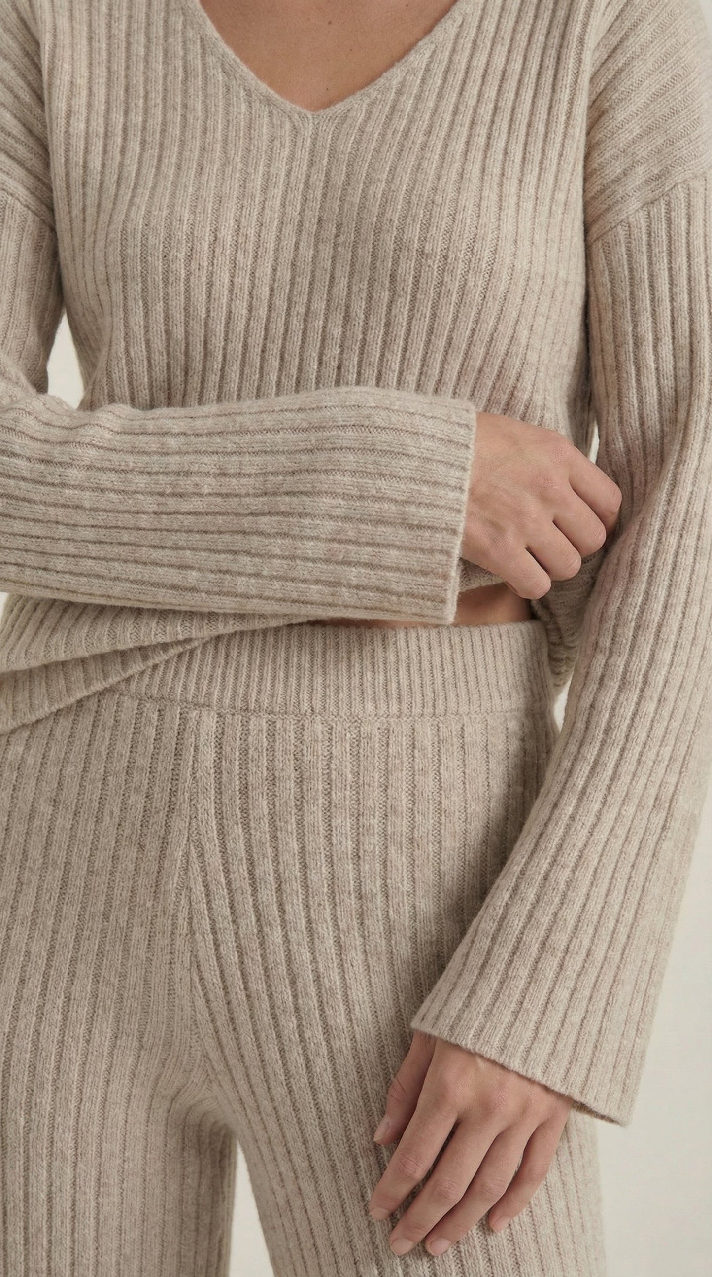 Ana Lía™ | Conjunto de Punto Matilda con Escote en V