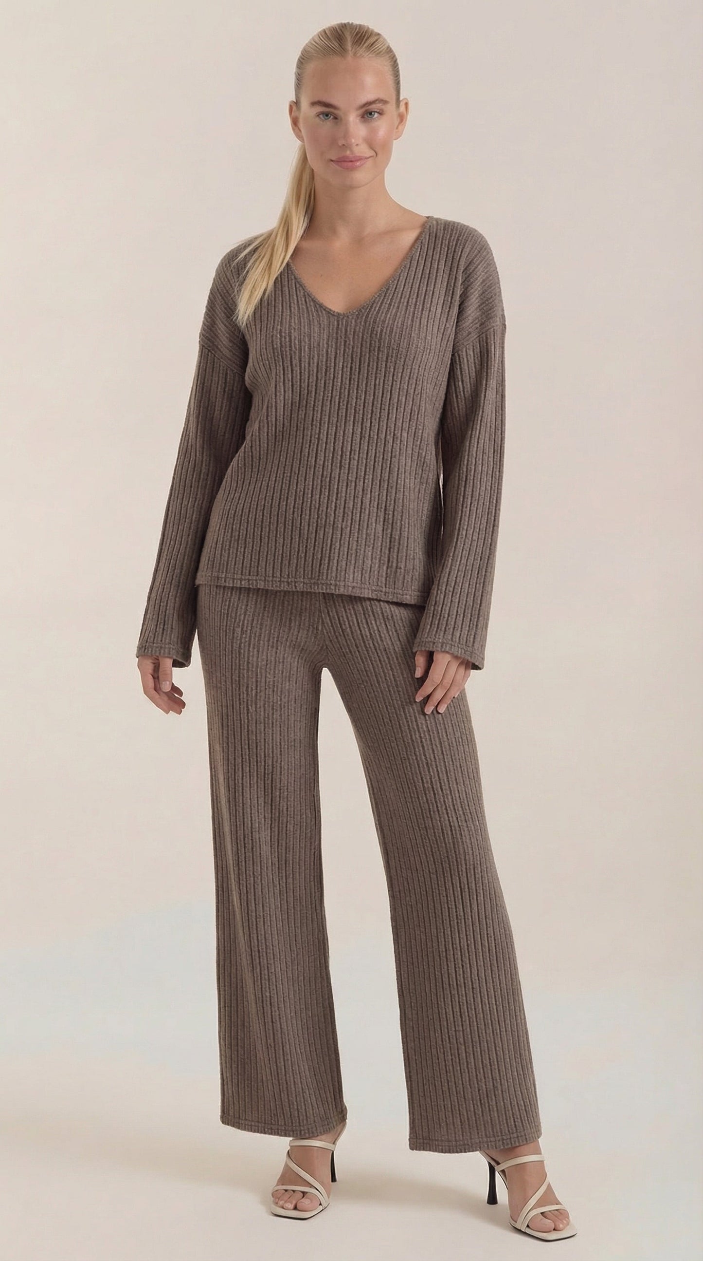 Ana Lía™ | Conjunto de Punto Matilda con Escote en V
