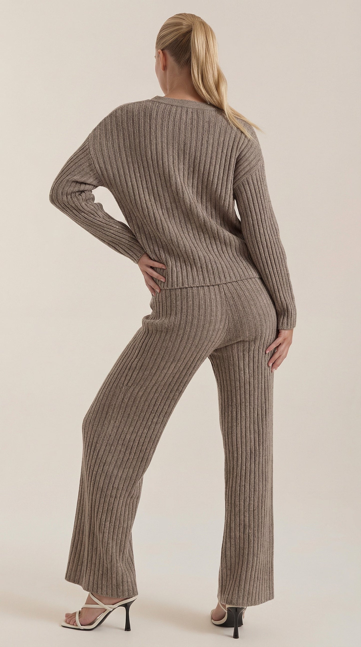 Ana Lía™ | Conjunto de Punto Matilda con Escote en V
