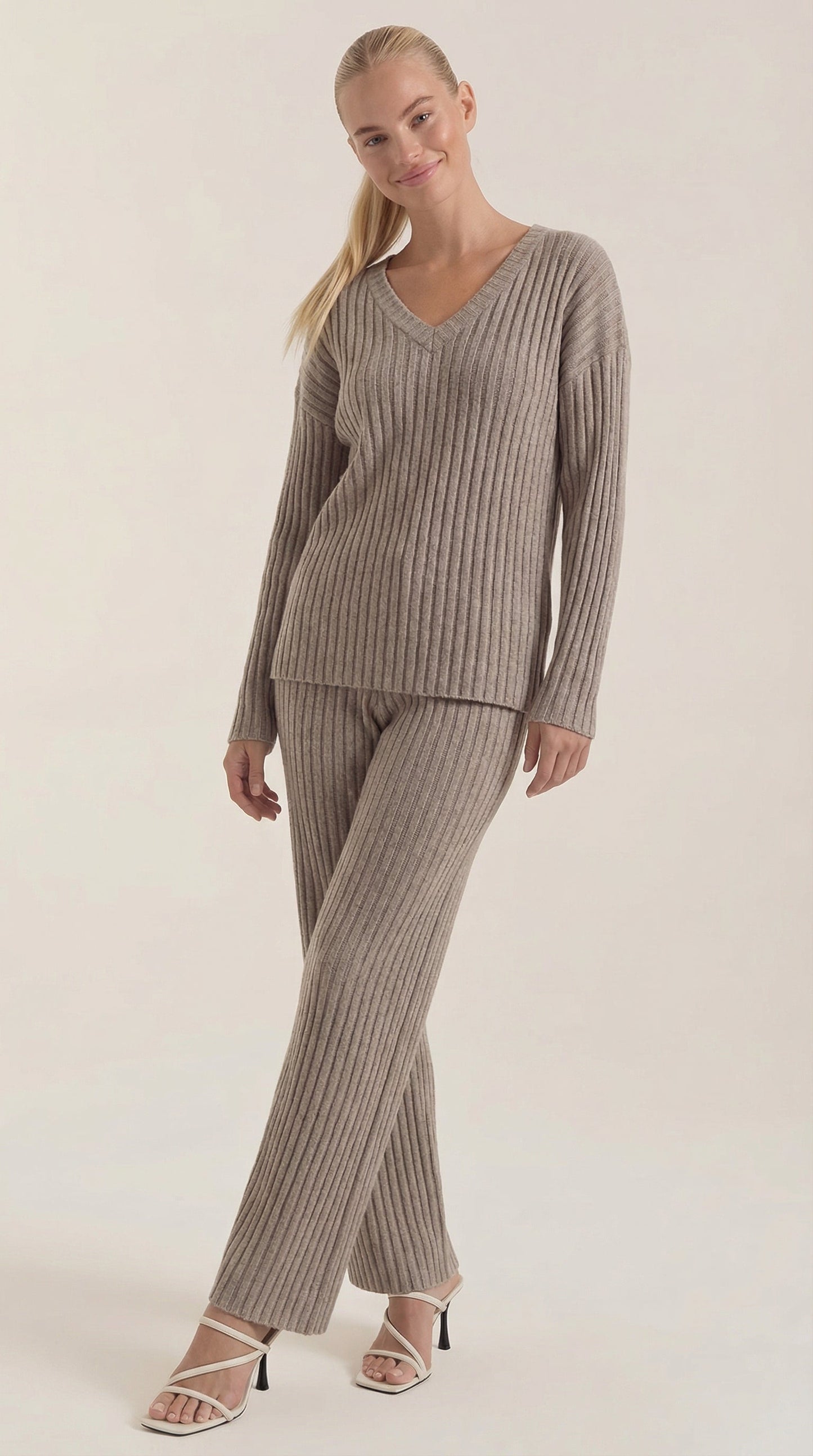 Ana Lía™ | Conjunto de Punto Matilda con Escote en V
