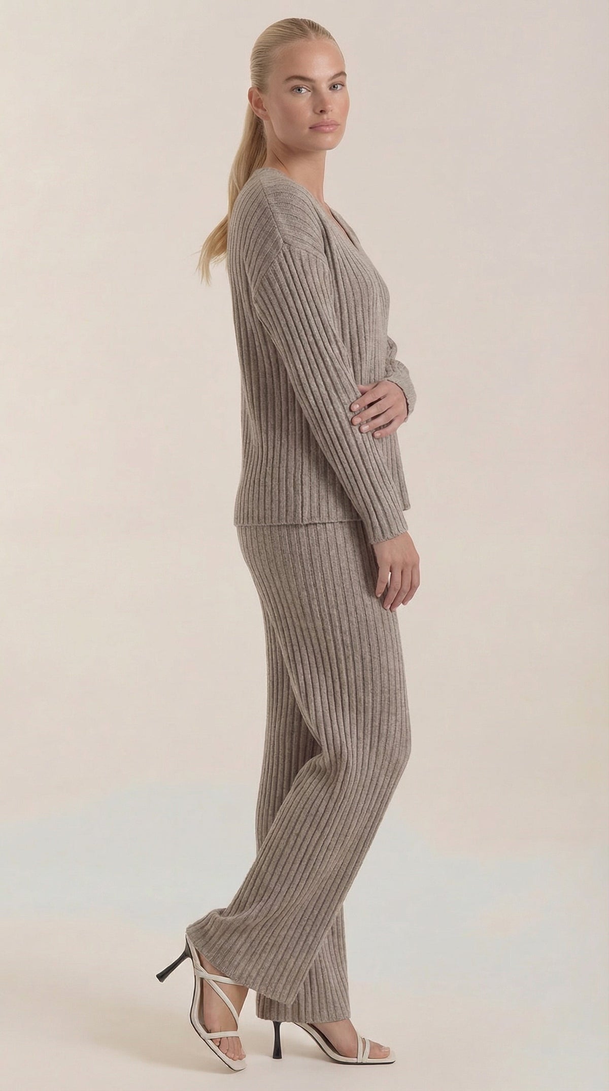 Ana Lía™ | Conjunto de Punto Matilda con Escote en V