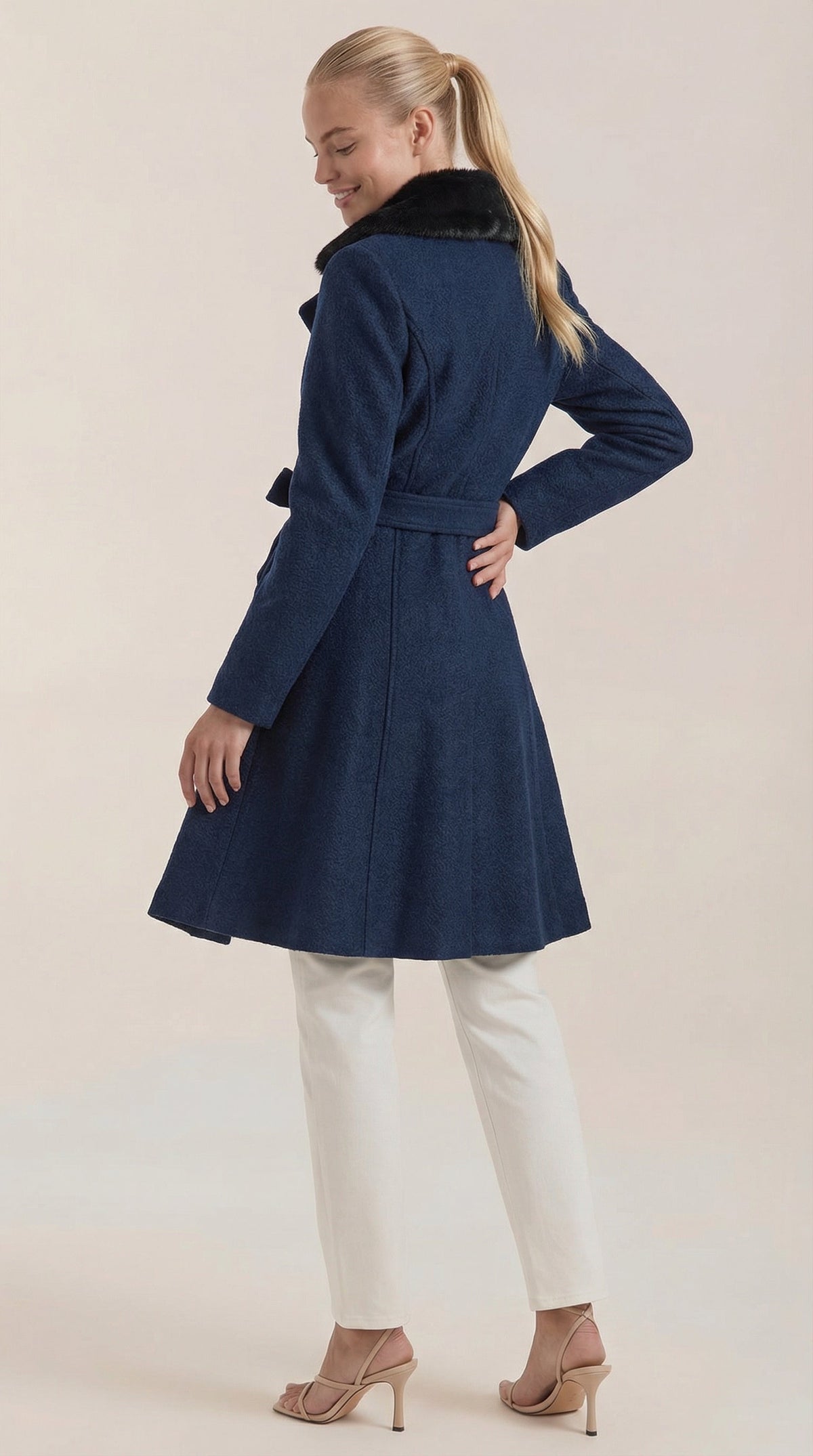 Carmela Ismenia™ | Abrigo A-Línea con Corte Fit-and-Flare