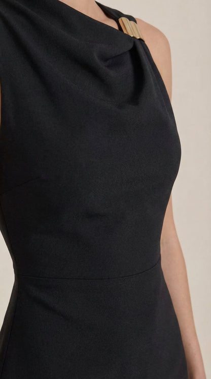Ana Rosenda™ | Vestido Corto con Cuello de Cowl Rosalie